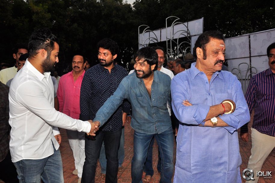 NTR-Family-Visit-to-NTR-Ghat-2016